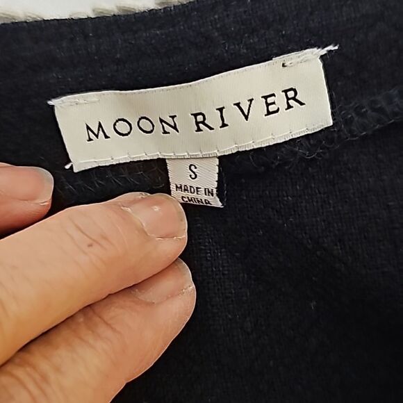 Moon River beautiful top with braid detail size small - Picture 6 of 6